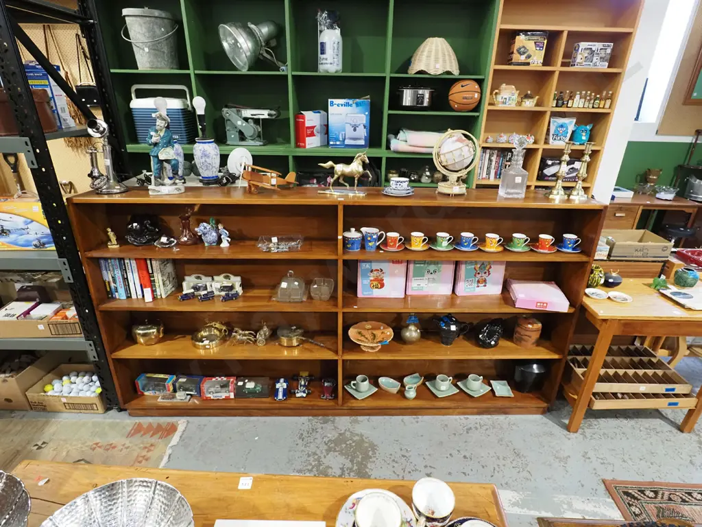 rimu bookcase H1230 W2390 D300 Image 1++