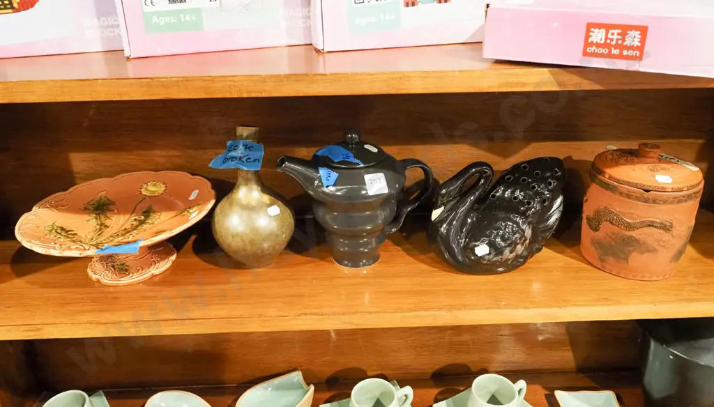 shelf; comport, Temuka stoppered bottle, Steiner teapot, swan vase etc - chips and cracks Image 1++