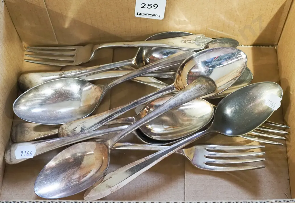 box of spoons and forks Image 1++