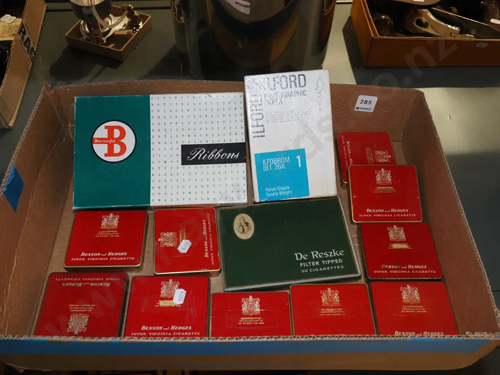 box; tobacco tins, 2 cardboard boxes Image 1++