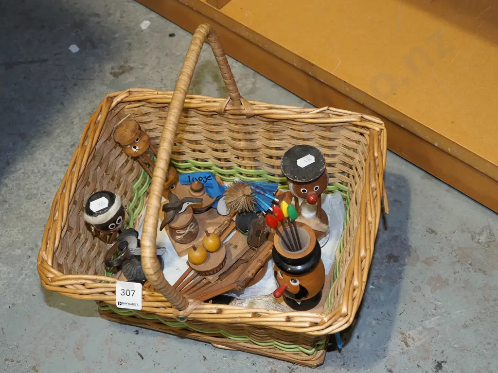 cane basket, novelty bar sets Image 1++