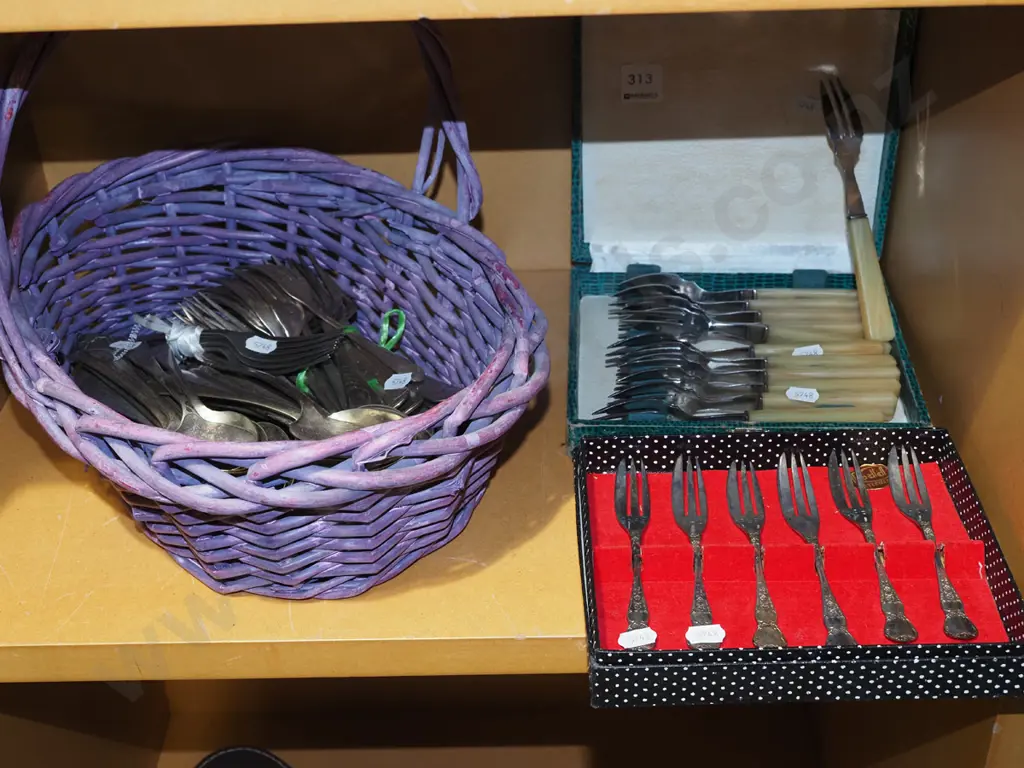 cane basket, cutlery, 2x sets of cake forks Image 1++