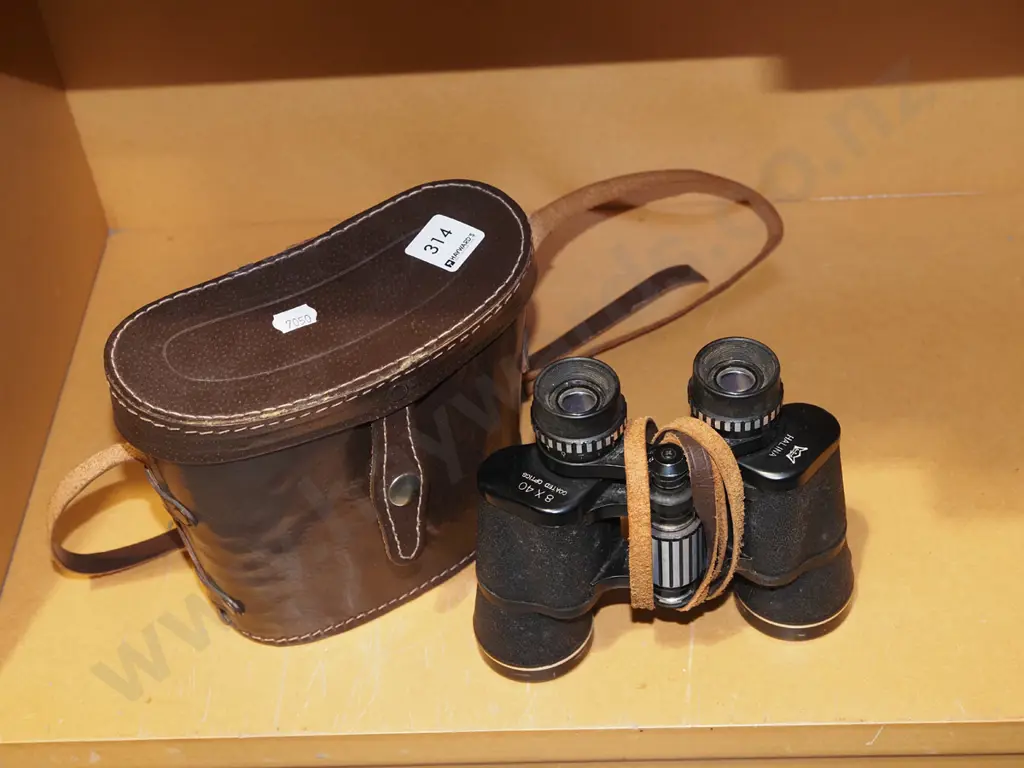8x40 Halina field binoculars and case Image 1++