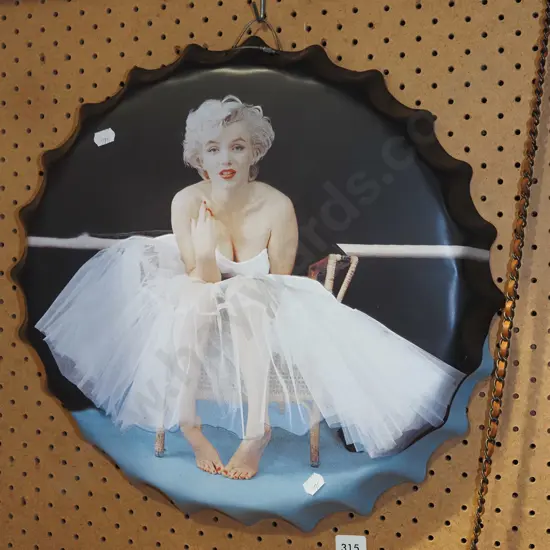 Marilyn Monroe print on bottle top tin Diam400