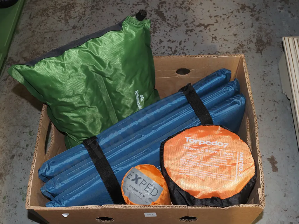 box; camping beds and pillow Image 1++
