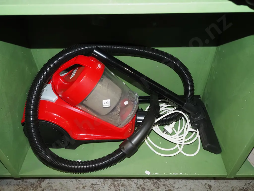 Dirt Devil vacuum cleaner with extension cord Image 1++