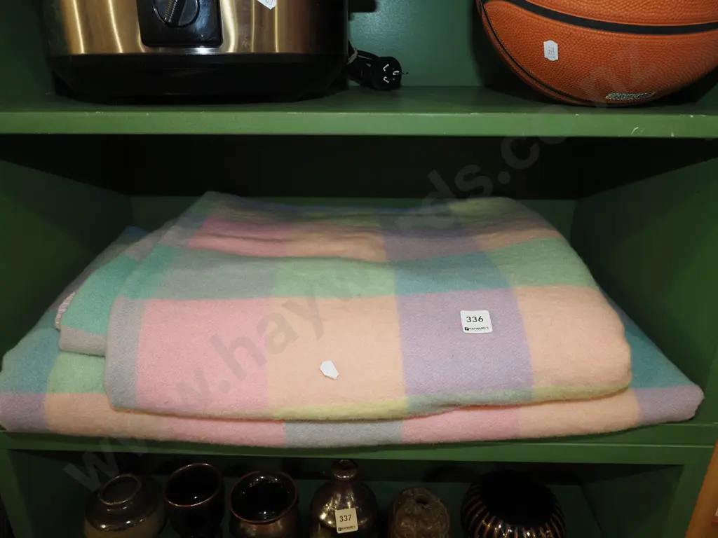 2x checked woollen blankets Image 1++