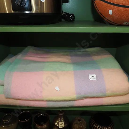 2x checked woollen blankets