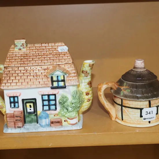 2x cottage teapots