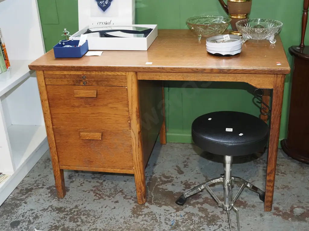 2 drawer oak study desk with 3 pull out trays H690 W1050 D650 Image 1++