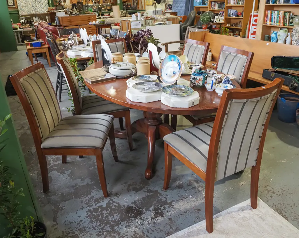 solid mahogany oval pedestal dining table with 6 matching upholstered chairs H750 W1800 D1200 Image 1++