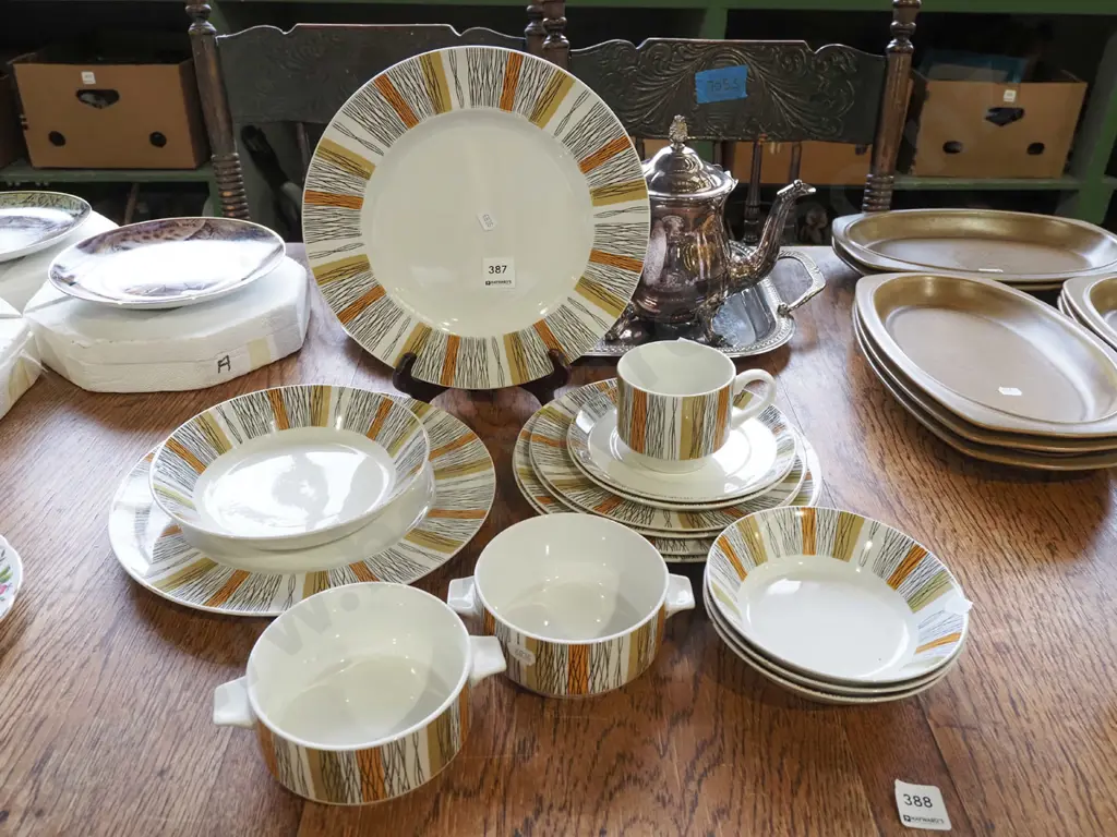 Midwinter mid century dinner items; plates, bowls, cups etc Image 1++