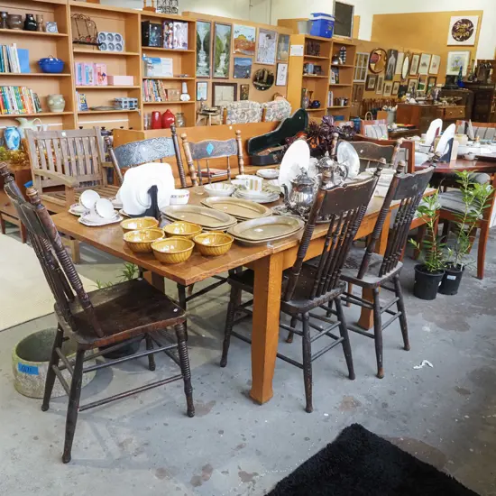 oak extending dining table with 6 dark stained pressed oak spindle back chairs 