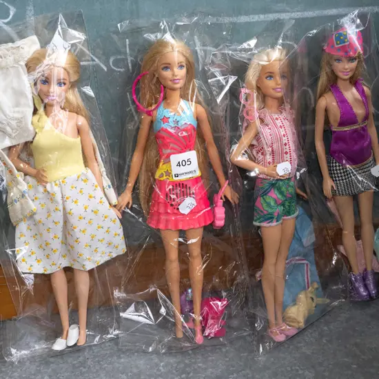 4x Barbies