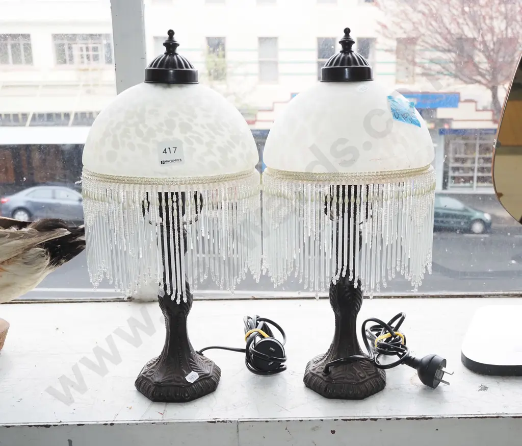 2x reproduction Tiffany style lamps - 1 has crack to shade Image 1++