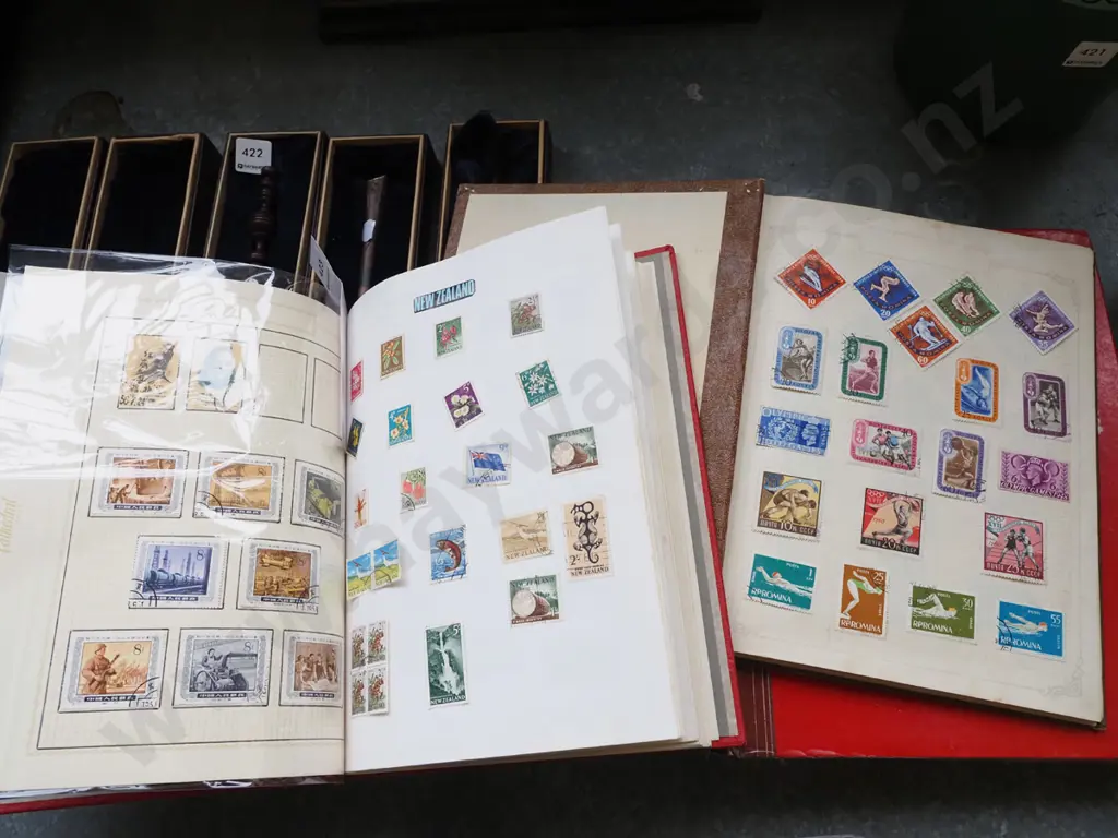 4x stamp albums Image 1++