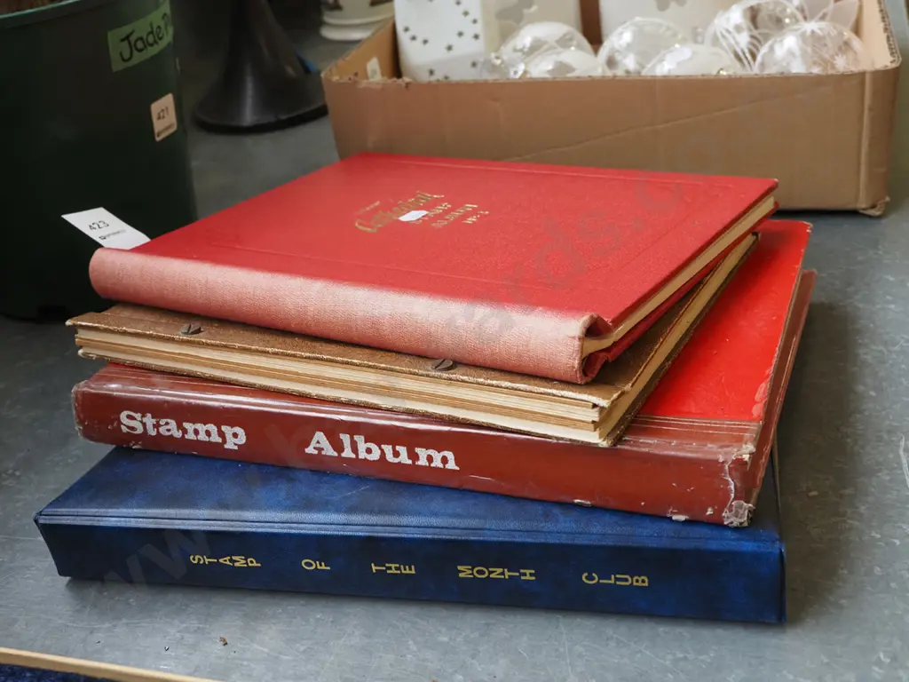 4x stamp albums Image 1++