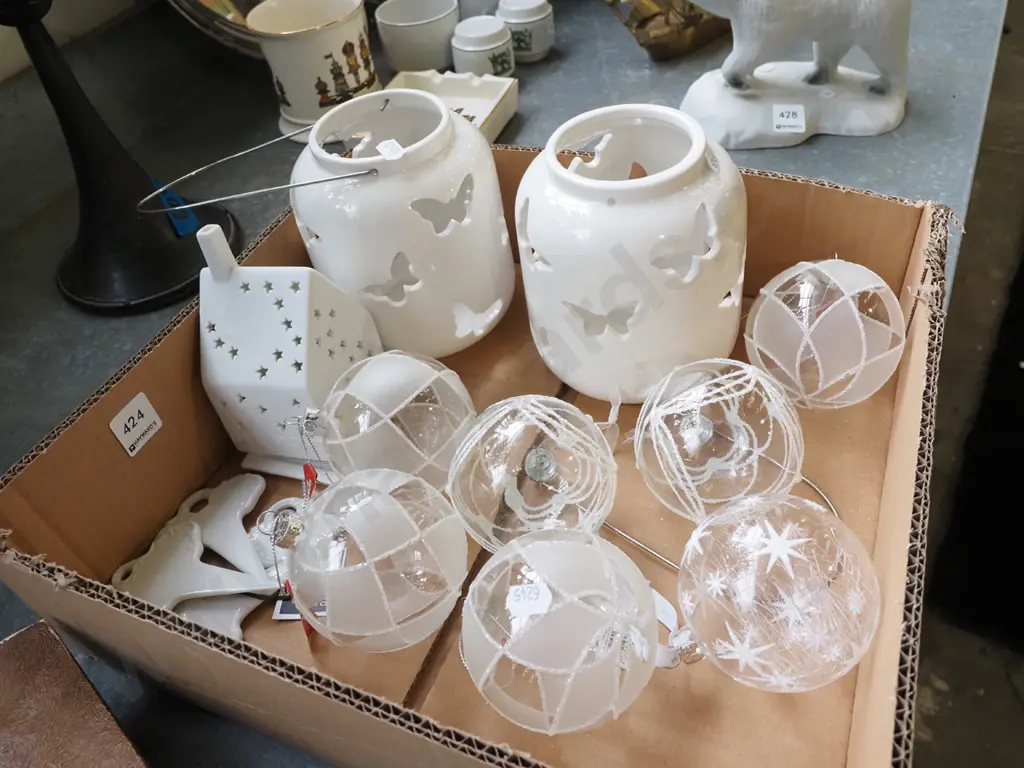 box; tea light candle lanterns, glass baubles etc Image 1++