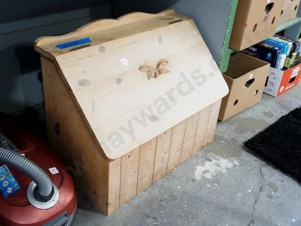 cedar storage box H570 W710 D360 Image 1++