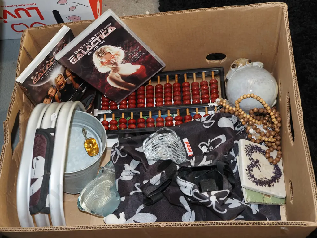 box; DVDs, abacus, bag, coaster etc Image 1++
