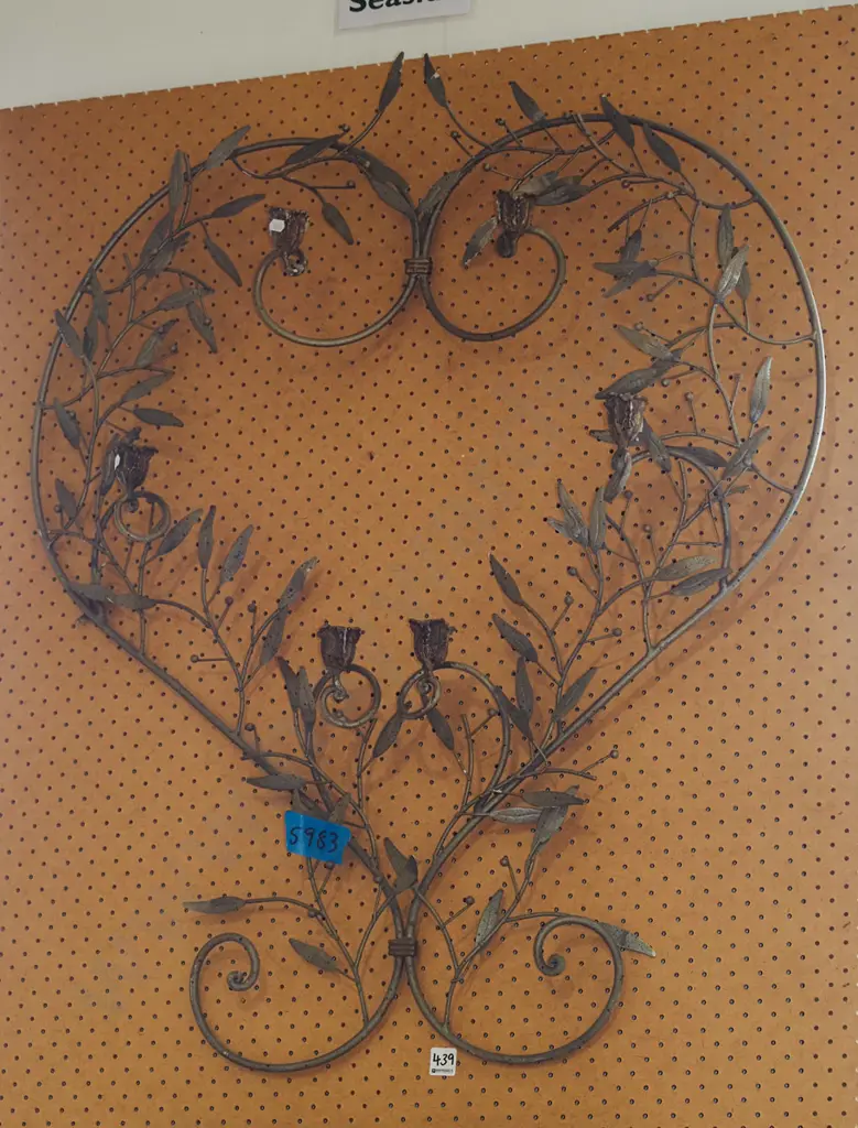 large heart shaped metal wall mounted candelabra H1000 Image 1++