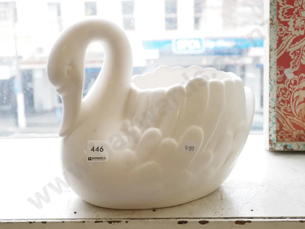 white swan vase H230 Image 1++