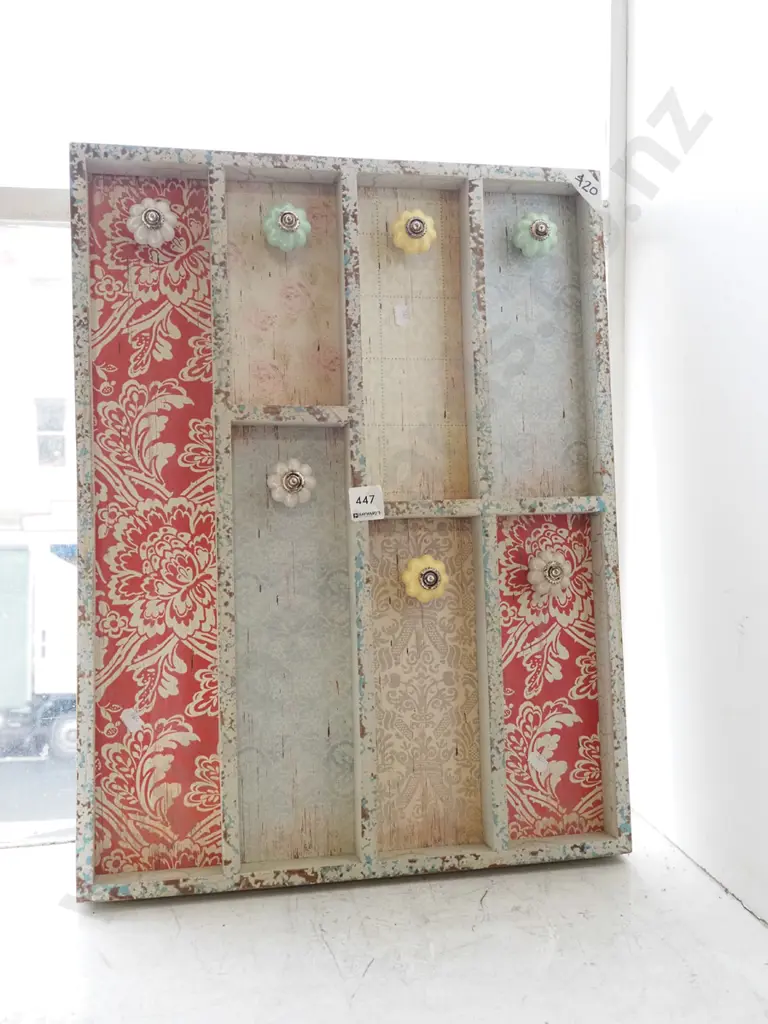 necklace tray/stand Image 1++