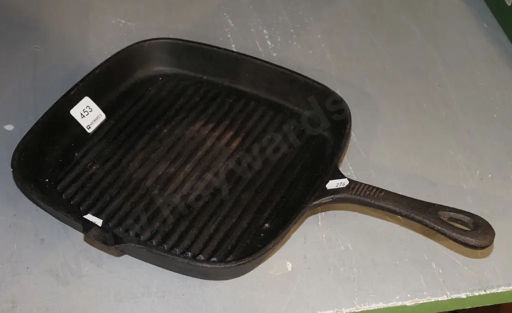 cast iron skillet Image 1++