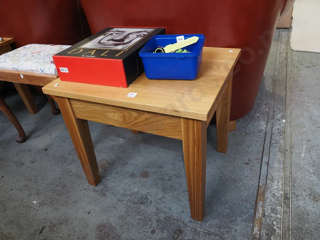 solid oak end table H475 W540 D450 Image 1++