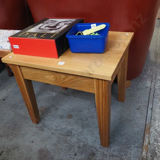 solid oak end table H475 W540 D450