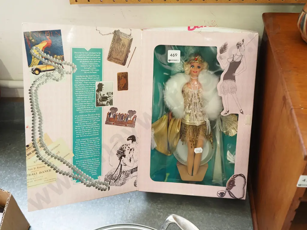 box; Barbie 1920s flapper doll -damage to box Image 1++