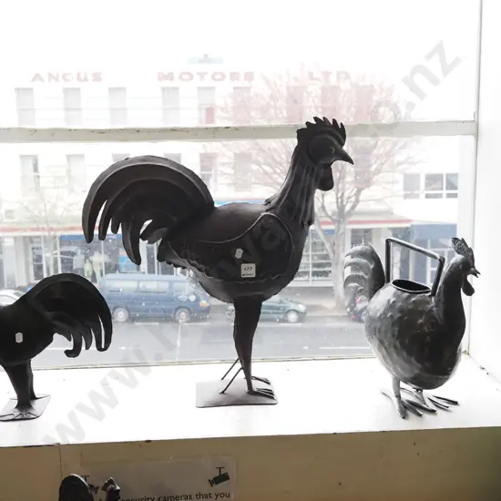 3x metal chickens Tallest H520