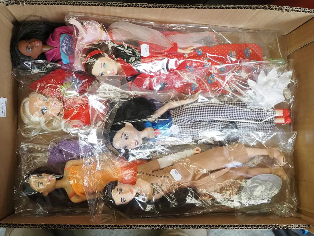 box of dolls Image 1++