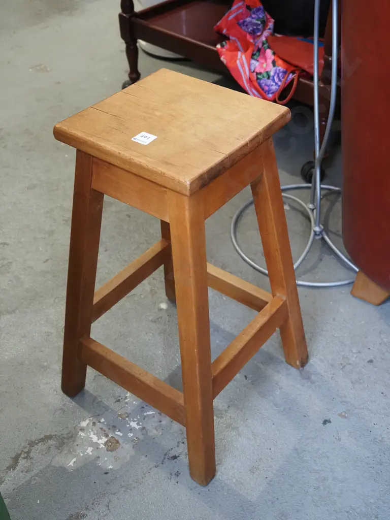 rimu wooden stool H530 Image 1++