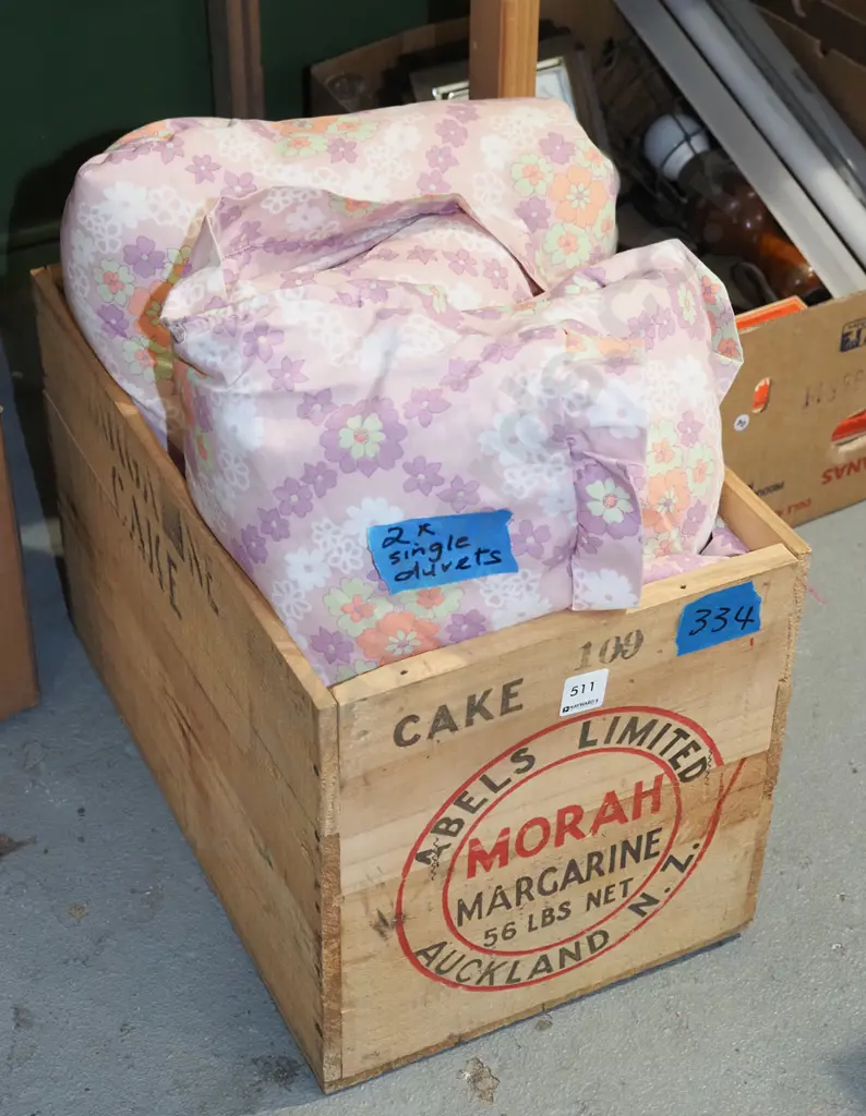2x retro single duvets, wooden margarine crate Image 1++