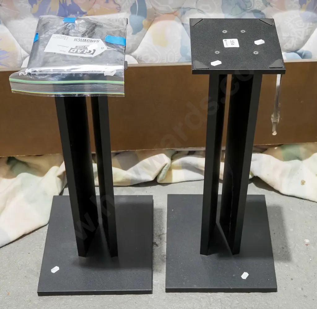 2x speaker stands Image 1++