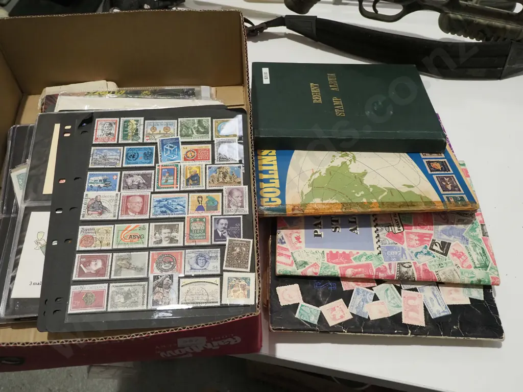 box; stamps and stamp albums Image 1++