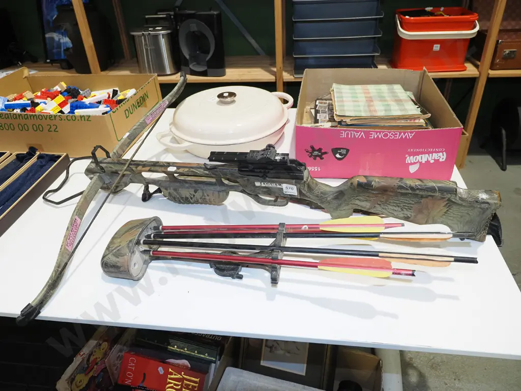 Jaguar cross bow and bolts Image 1++
