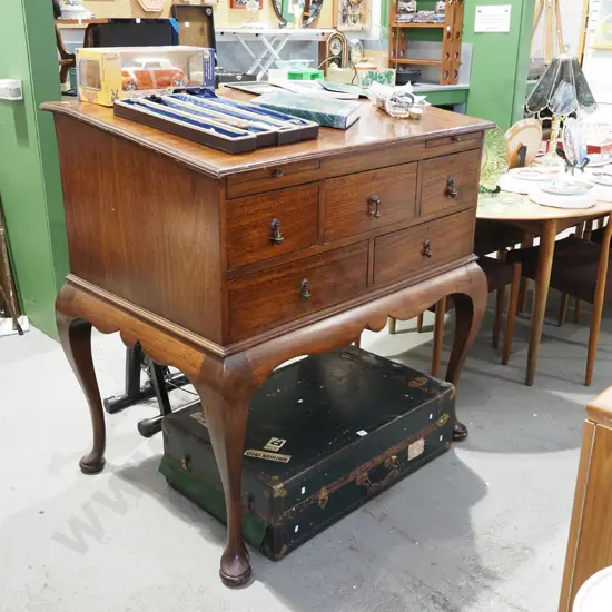 colonial mahogany clerk's style desk with cab legs Some scratching and wear to top. H1150 W1060 D760