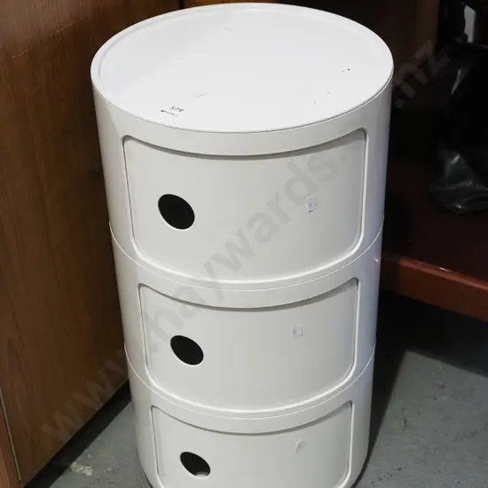 Mocka cylindrical stand with 3 sliding doors H590