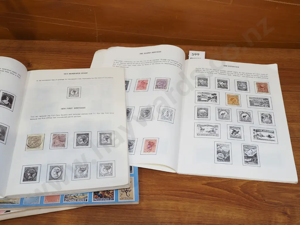4x stamp albums Image 1++