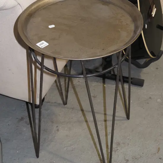 metal tray on stand H540