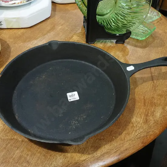 cast iron frying pan Diam395