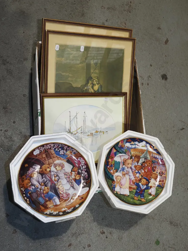box; teddy bear cabinet plates, various prints Image 1++