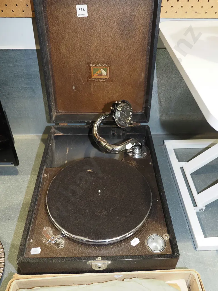 table top gramophone, box of 78s - going Image 1++