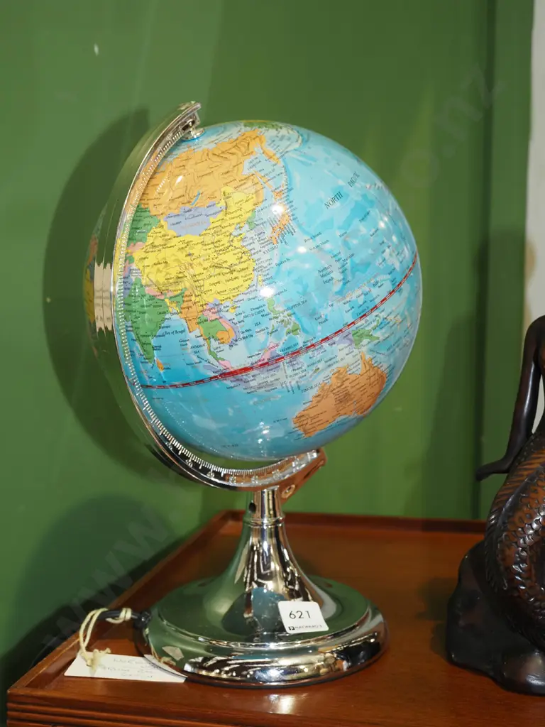 illuminated world globe H330 Image 1++