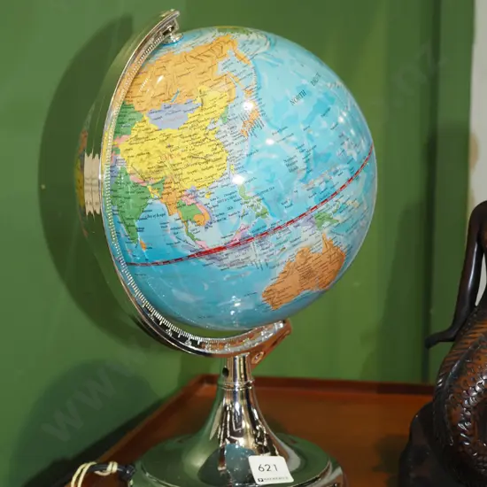 illuminated world globe H330