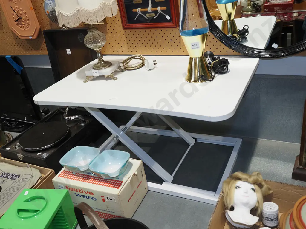 small adjustable height table W720 Image 1++
