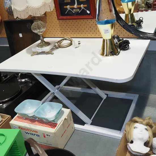 small adjustable height table W720