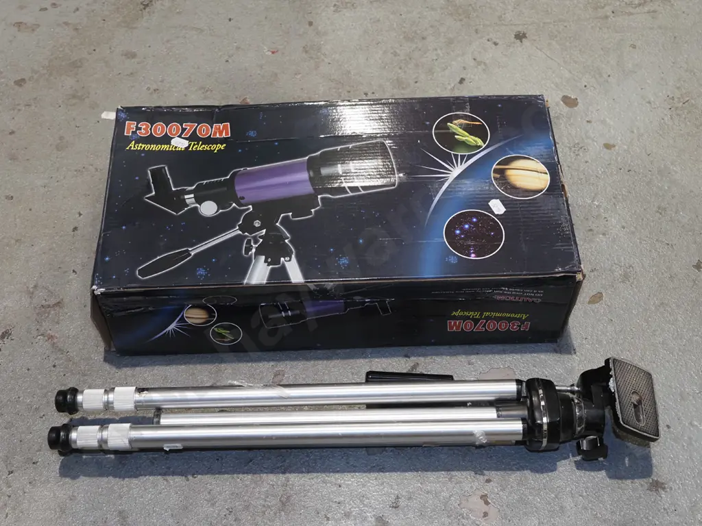 astronomical telescope and tripod Image 1++